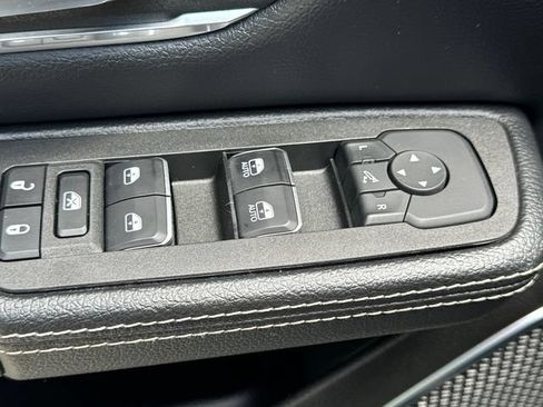 Used 2025 RAM 1500 Laramie AWD/4WD image 29