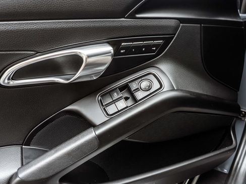 Used 2018 Porsche 718 Cayman RWD image 14