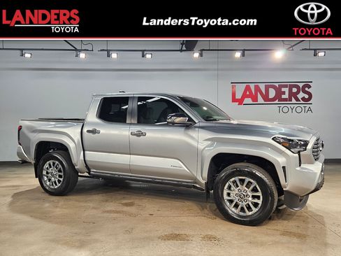 Certified 2025 Toyota Tacoma Limited AWD/4WD image 1