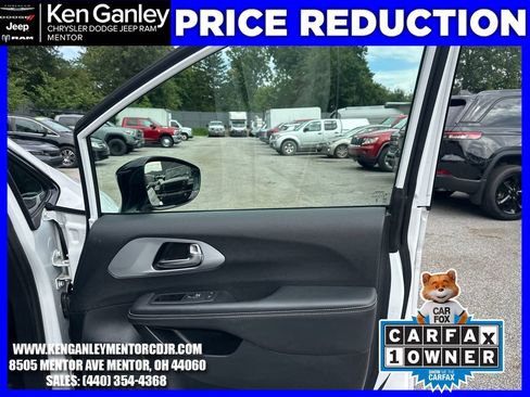 Used 2025 Chrysler Pacifica Limited FWD image 23