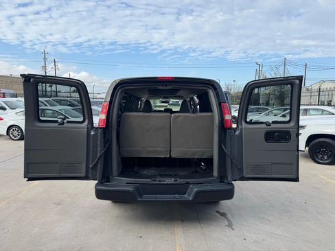 Used 2017 Chevrolet Express 3500 LS image 25