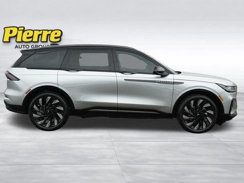 Certified 2025 Lincoln Nautilus Reserve AWD/4WD image 3