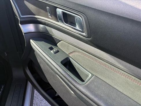 Certified 2019 Ford Explorer XLT w/ Equipment Group 202A image 27