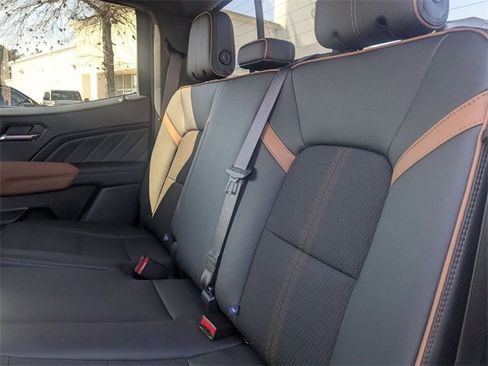 Used 2025 GMC Canyon AT4 image 27