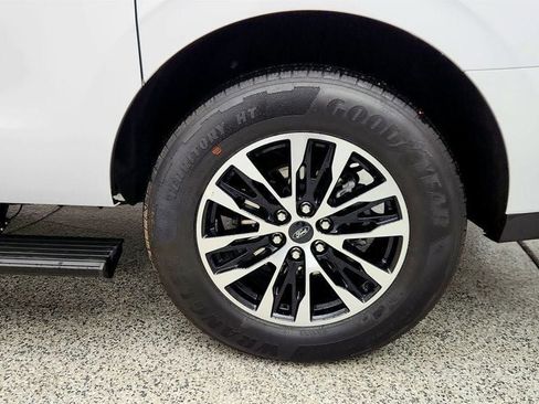 Used 2025 Ford Expedition Max Platinum image 9