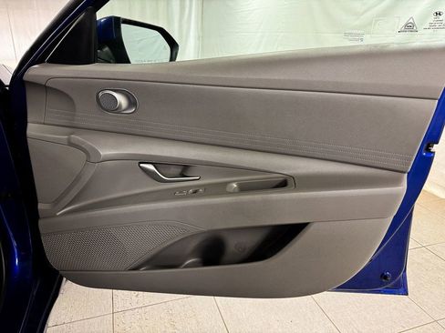 Used 2021 Hyundai Elantra SE image 17