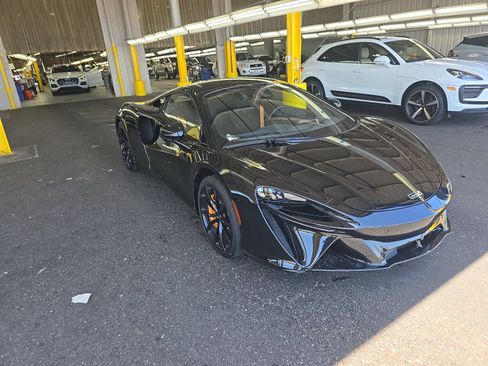 Used 2023 McLaren Artura RWD image 3