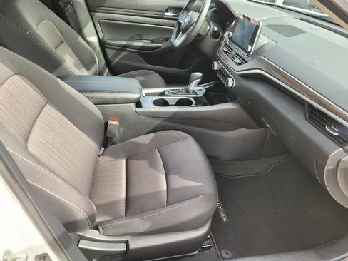 Used 2024 Nissan Altima 2.5 SV image 10
