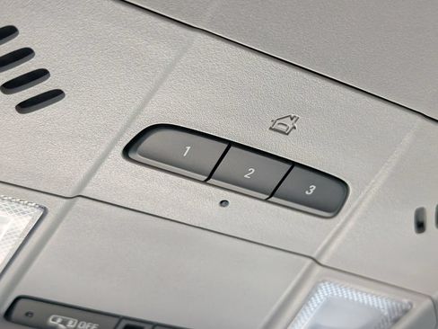 Used 2020 Chevrolet Equinox Premier FWD image 33