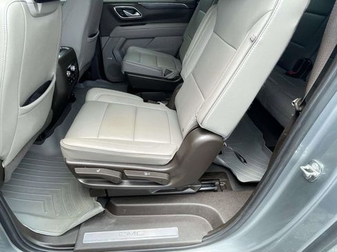 Used 2023 GMC Yukon XL SLT w/ SLT Premium Package AWD/4WD image 10