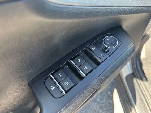 Used 2025 Kia Soul LX w/ LX Technology Package FWD image 15
