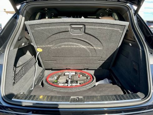 Used 2022 Porsche Cayenne Platinum Edition image 19