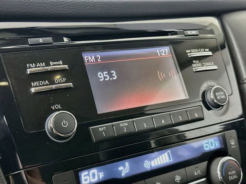 Used 2017 Nissan Rogue SV FWD image 17