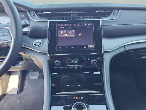 New 2025 Jeep Grand Cherokee L Altitude image 25