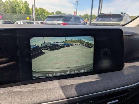 Used 2025 Nissan Kicks SV FWD image 17