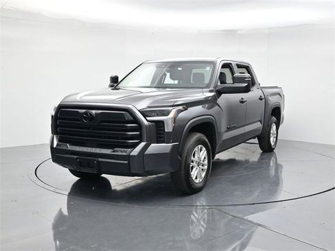 Used 2022 Toyota Tundra SR5 w/ SR5 Convenience Package image 6