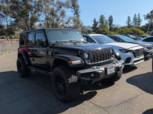 Used 2024 Jeep Wrangler Unlimited AWD/4WD image 2