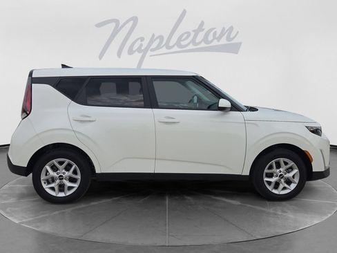 Used 2025 Kia Soul LX FWD image 7