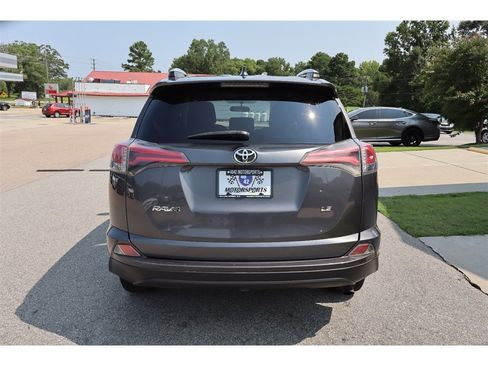 Used 2016 Toyota RAV4 LE FWD image 4