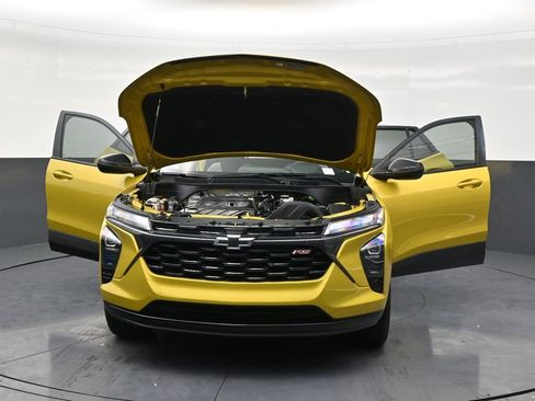 Used 2024 Chevrolet Trax RS w/ Sunroof Package image 35