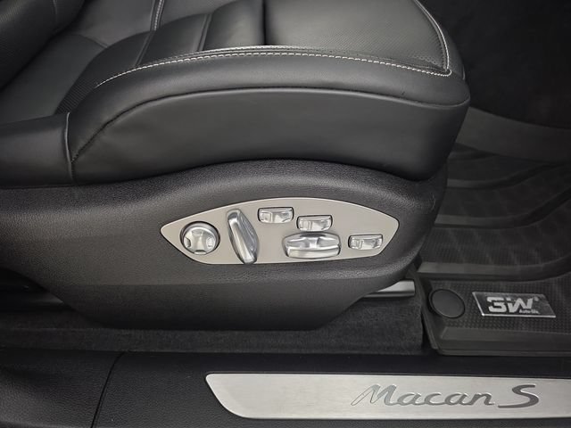 Used 2024 Porsche Macan S AWD/4WD image 32