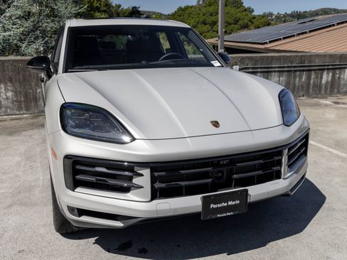 Certified 2025 Porsche Cayenne AWD/4WD image 15