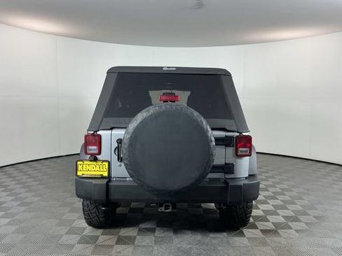 Used 2015 Jeep Wrangler Unlimited Rubicon w/ Connectivity Group AWD/4WD image 6