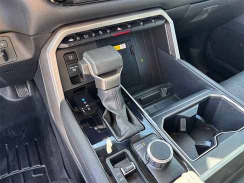 Used 2024 Toyota Tundra Limited image 19