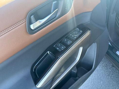 Used 2024 Nissan Pathfinder Platinum w/ Black Appearance Package image 14