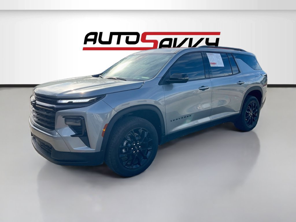 Used 2026 Chevrolet Traverse LT w/ Midnight/Sport Edition FWD image 3