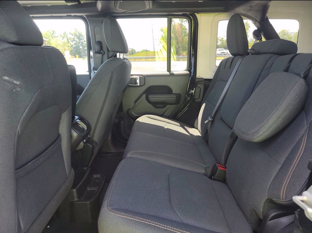 Used 2024 Jeep Wrangler Unlimited w/ Convenience Group AWD/4WD image 4