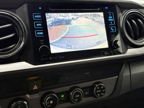 Used 2017 Toyota Tacoma TRD Sport image 11