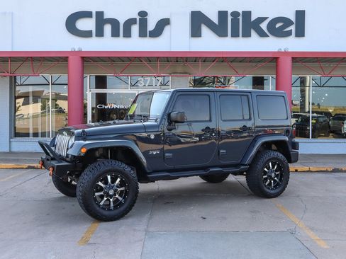 Used 2016 Jeep Wrangler Unlimited Sahara w/ Connectivity Group AWD/4WD image 1