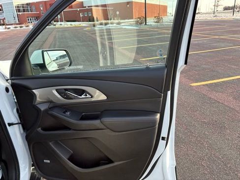 Used 2021 Chevrolet Traverse RS image 24