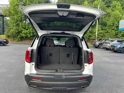 Used 2023 GMC Acadia SLE w/ Driver Convenience Package FWD image 17