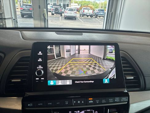 Used 2025 Honda Odyssey EX-L image 24