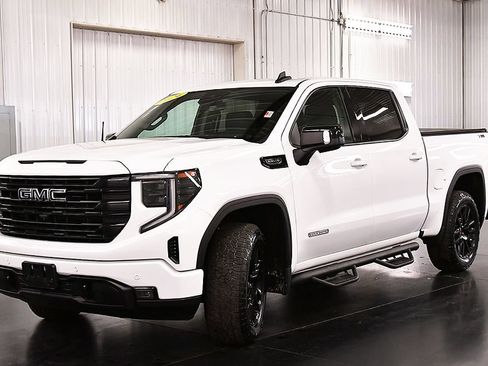 Used 2024 GMC Sierra 1500 Elevation w/ Elevation Premium Package AWD/4WD image 3