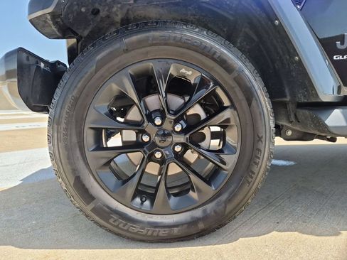 Used 2023 Jeep Gladiator Overland AWD/4WD image 23