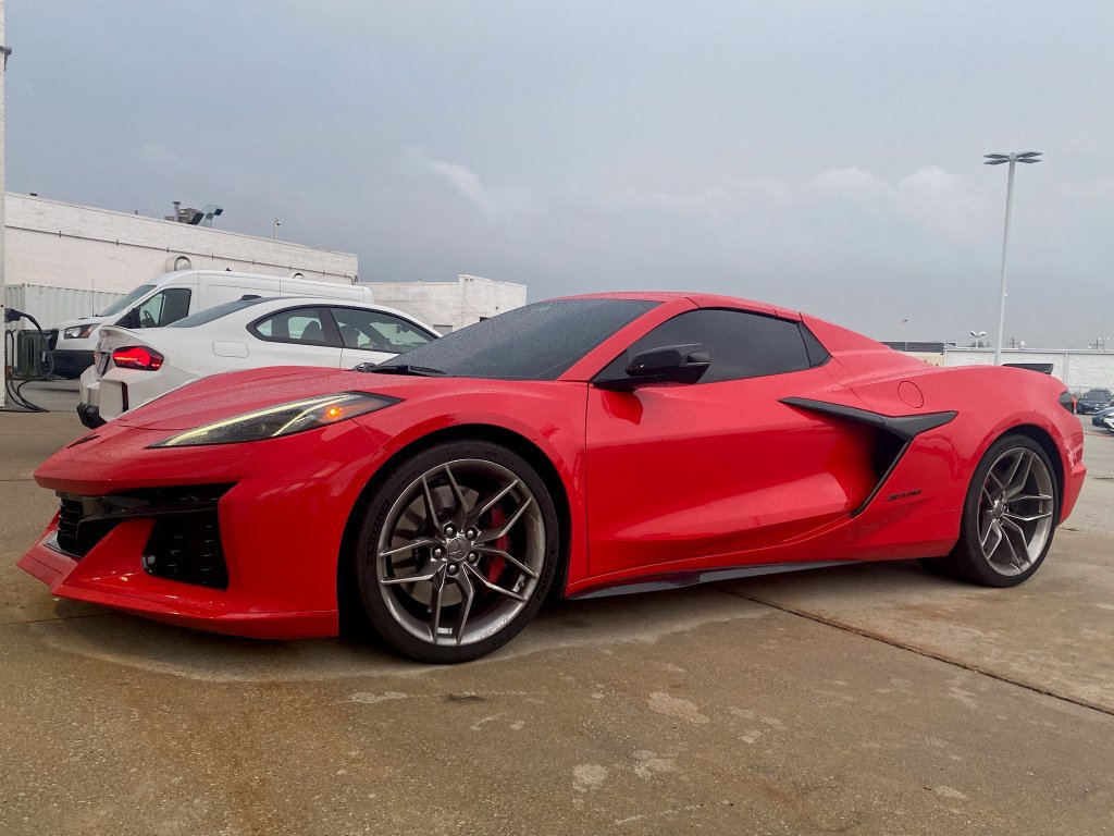 Used 2025 Chevrolet Corvette Z06 RWD image 1