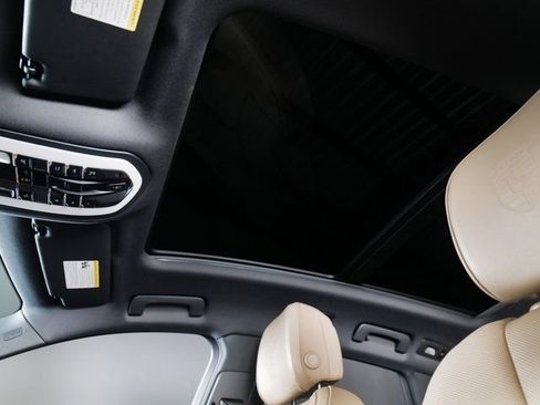 Certified 2026 Porsche Macan AWD/4WD image 26