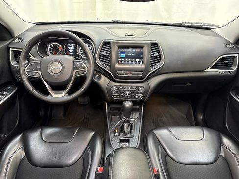 Used 2019 Jeep Cherokee Latitude Plus w/ Comfort/Convenience Group image 15