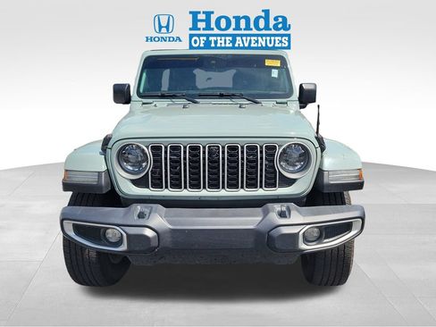 Used 2024 Jeep Wrangler Unlimited Sahara w/ Technology Group AWD/4WD image 2