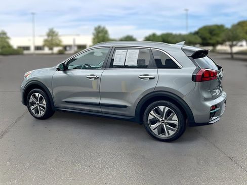 Used 2022 Kia Niro EX image 3