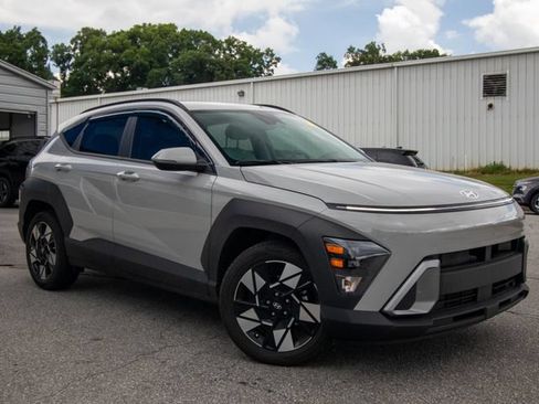 Used 2024 Hyundai Kona SEL FWD image 2