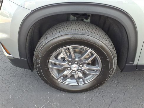 Used 2025 GMC Acadia Elevation image 6