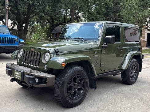 Used 2016 Jeep Wrangler Sahara AWD/4WD image 4