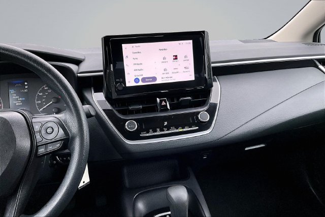 Used 2025 Toyota Corolla LE FWD image 9
