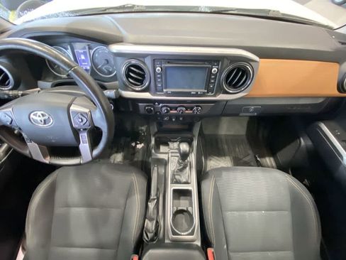 Used 2019 Toyota Tacoma SR5 AWD/4WD image 23