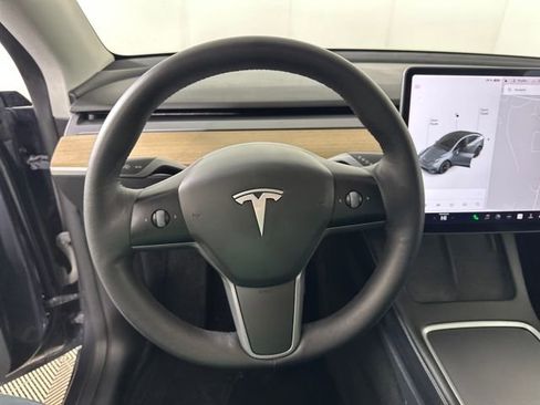 Used 2021 Tesla Model Y Long Range image 14