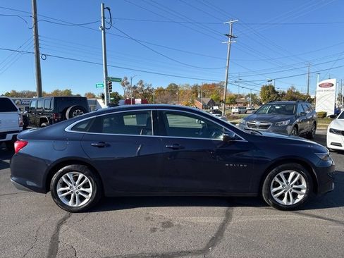Used 2017 Chevrolet Malibu LT image 8
